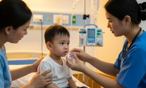Biến chứng nguy hiểm tiêu chảy cấp do nhiễm khuẩn ở trẻ em trong mùa hè