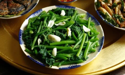 Mẹo lau sàn gỗ sạch được cả tháng