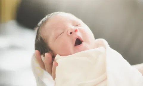 Dấu hiệu nhận biết trẻ sơ sinh thiếu canxi