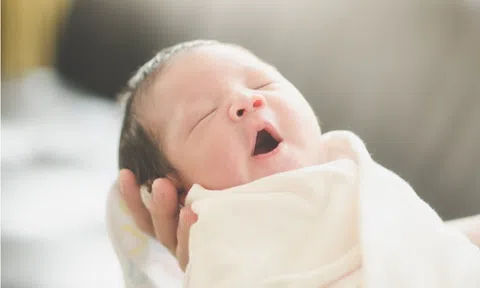 Chăm sóc đúng cách trẻ sơ sinh bị ho, sổ mũi