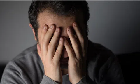 Nhận biết các giai đoạn của sa sút trí tuệ và những biến chứng thường gặp