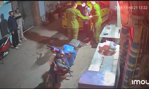 Đối tượng cướp giật điện thoại bị tóm gọn khi đang tẩu tán tang vật ở Cầu Diễn