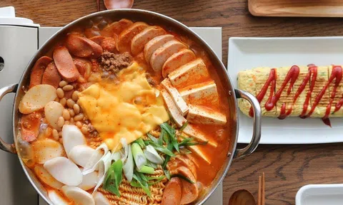 Món ngon Hàn Quốc cay nóng được các bạn trẻ yêu thích trong thời tiết mưa lạnh