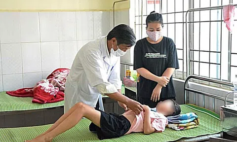 Cảnh báo an toàn vệ sinh thực phẩm nơi cổng trường