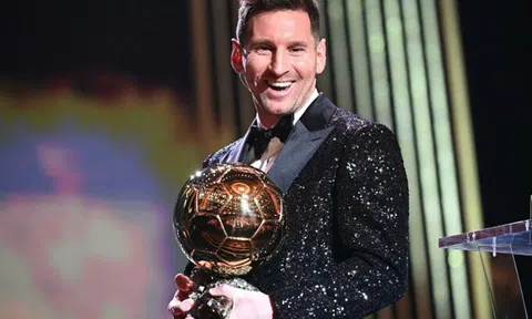 Messi đánh bại Lewandowski, nhận quả bóng vàng thứ 7 trong sự nghiệp