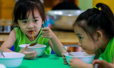 Chế độ dinh dưỡng cho trẻ mầm non cần tránh xa các loại thực phẩm nào?