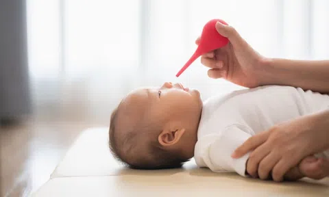 Cách nhận biết và điều trị bệnh viêm đường hô hấp trên ở trẻ sơ sinh
