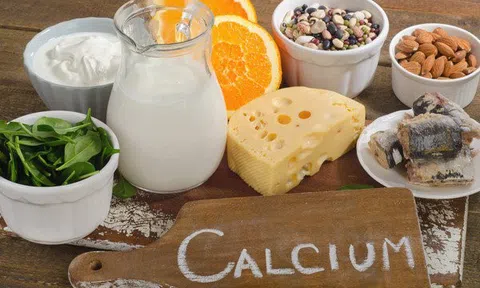 Vì sao bước sang tuổi 40+ nên lưu ý bổ sung canxi?