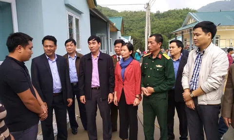 Thanh Hóa: Tổ chức lễ bàn giao nhà tái định cư cho người dân vùng lũ Sa Ná