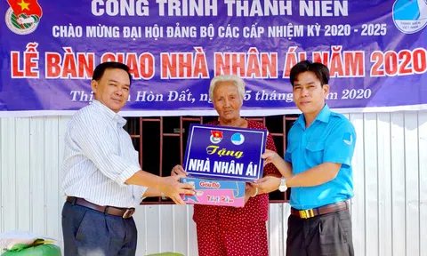 Kiên Giang: Huyện Hòn Đất bàn giao nhà 'nhân ái' cho người già, khuyết tật