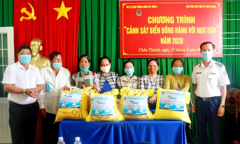 Kiên Giang: Cảnh sát biển đồng hành với ngư dân khắc phục hậu quả Covid-19