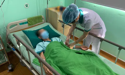 Đà Nẵng: Cứu khẩn cấp cụ ông 91 tuổi bị thoát vị bịt hiếm gặp gây tắc ruột