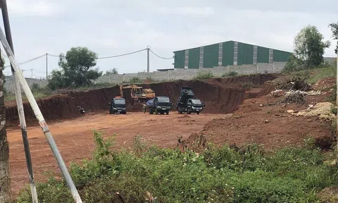 Núp bóng cải tạo mặt bằng, doanh nghiệp bán đất?