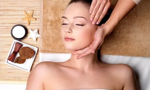 Bài mát xa mặt nổi tiếng của người Nhật giúp bạn trẻ ra 7 tuổi