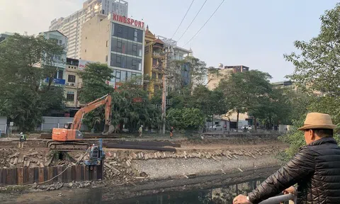 Toàn cảnh công trường xây dựng cống bao thu gom nước thải ra sông Tô Lịch