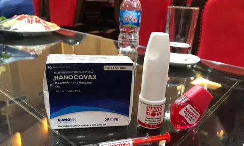 Việt Nam đang phát triển vắc-xin ngừa COVID-19 dạng nhỏ mắt và xịt mũi