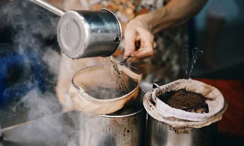 Những chiếc vợt hơn nửa thể kỷ vẫn làm ra thức quà sáng đậm đà