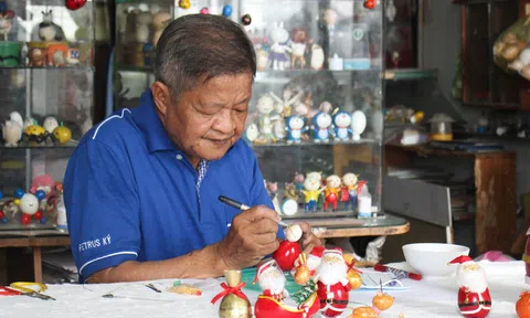 Bộ sưu tập Giáng sinh bằng vỏ trứng của thầy giáo Sài Gòn