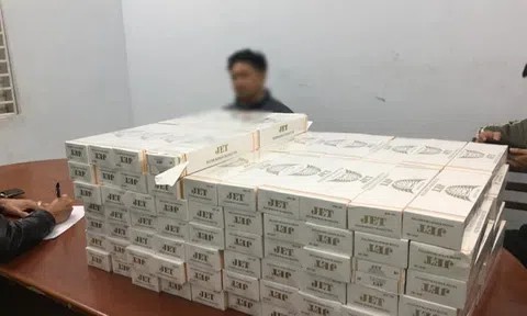 Đà Nẵng: Phát hiện hàng trăm gói thực phẩm không rõ nguồn gốc, xuất xứ tuồn vào siêu thị mini và gần 11.000 bao thuốc lá nhập lậu