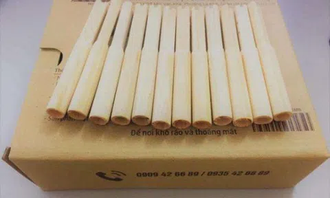 Cảnh sát giao thông dùng ống thổi bằng bột tre để thử nghiệm đo nồng độ cồn