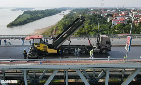 Những hình ảnh mới nhất của "đại công trường" sửa chữa mặt cầu Thăng Long