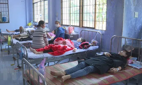 60 công nhân nhập viện cấp cứu, nghi ngờ do bữa trưa tại công ty