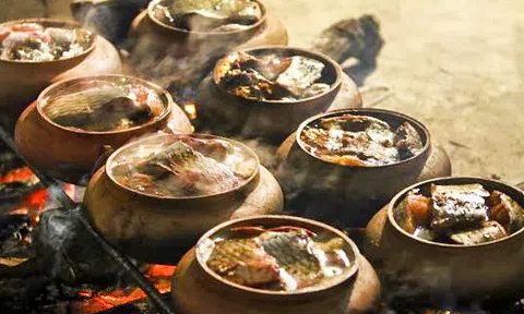 Đeo mặt nạ, thức xuyên đêm canh nồi cá kho bạc triệu