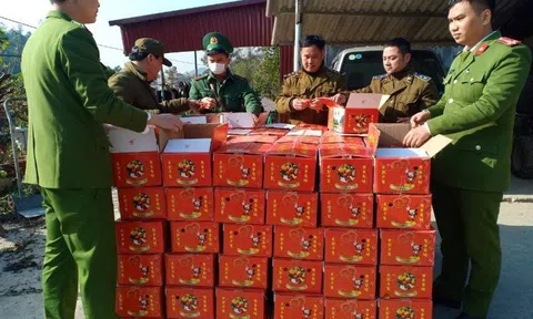 Hồng sấy dẻo cháy hàng dịp Tết, hàng Tàu tràn về khiến người mua khó phân biệt