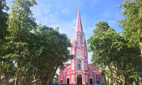5 nhà thờ rực rỡ sắc màu thu hút nhiều giới trẻ ghé thăm