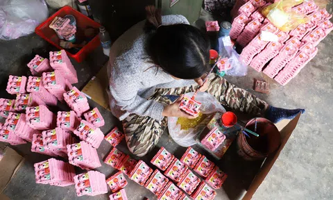 Làng nghề tượng ông Công, ông Táo nhộn nhịp những ngày cuối năm
