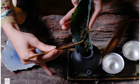 Về xứ Huế thưởng trà sen