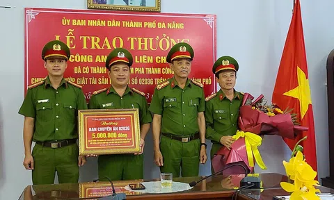 Khen thưởng đột xuất Công an Liên Chiểu truy bắt nhanh đối tượng cướp giật
