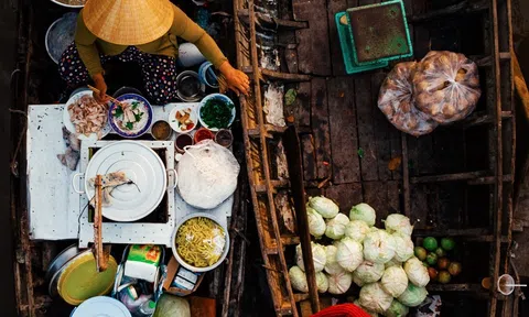 Sắc màu chợ nổi độc đáo qua khung cảnh từ trên cao nhìn xuống
