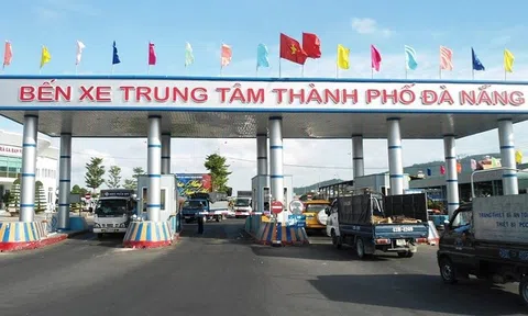 Đà Nẵng: Nhân viên bến xe chặn ôtô cứu thương để thu 10.000 đồng