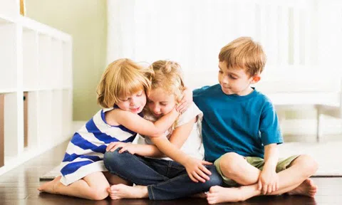 Những cách giúp trẻ hòa thuận với em sắp ra đời