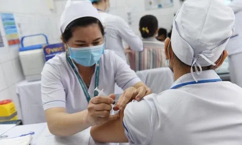 Đà Nẵng dừng tiêm vacxin ngừa Covid-19 sau khi nữ nhân viên y tế sốc phản vệ