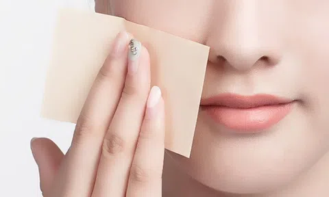 Nếu bạn tìm mãi mà chưa thấy loại kem chống nắng nào phù hợp cho làn da bóng dầu thì nhất định không được bỏ qua sản phẩm này nhé!