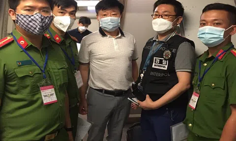 Công an quận Bắc Từ Liêm bàn giao đối tượng truy nã cho Cảnh sát Quốc gia Hàn Quốc