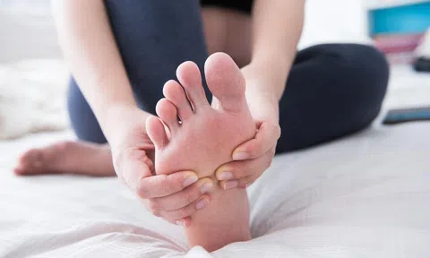 Nóng rát bàn chân, bàn tay ở người tiểu đường, lơ là với bệnh dễ phải đoạn chi