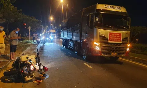 Đà Nẵng: Bị yêu cầu quay đầu xe, tài xế tông cảnh sát giao thông