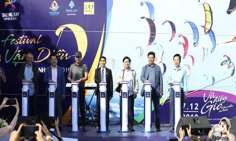 Hàng trăm vận động viên quốc tế và Việt Nam bùng nổ trong lễ hội ván diều Ninh Chữ