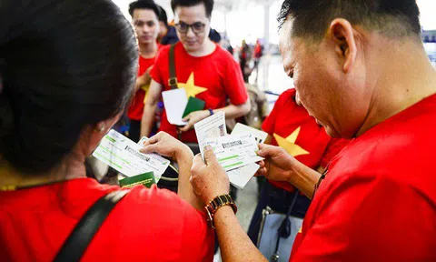 Cổ động viên Việt Nam vượt hàng ngàn km đến Manila - Philippines cổ vũ U22 Việt Nam