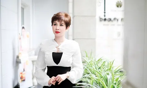 Doanh nhân Thanh Hằng giữ da đẹp ở tuổi 50