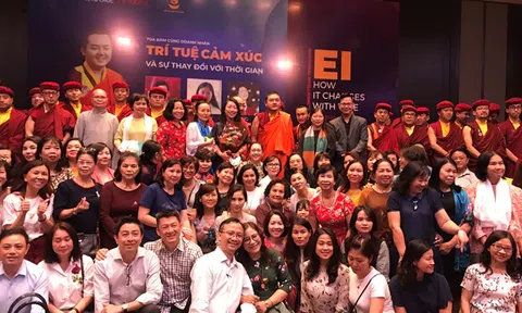 Doanh nhân Lê Thị Giàu tham dự chương trình pháp hội của ngài Gyalwa Dokhampa tại Việt Nam