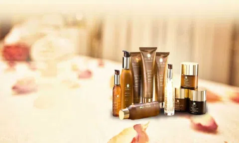 Chăm sóc da với mỹ phẩm chứa vàng 24k từ Israel