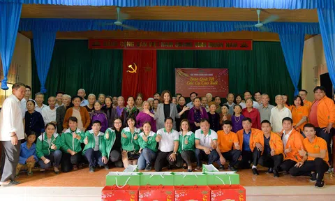 ​Tập đoàn Dược Bảo Châu thăm hỏi, tặng quà người cao tuổi nhân dịp Tết Canh Tý 2020