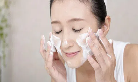 Những thói quen chăm sóc da khiến lỗ chân lông ngày càng to hơn