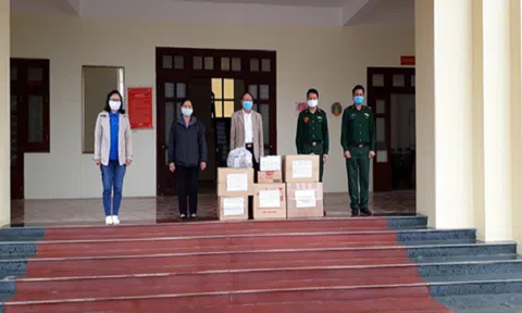 Trao tặng vật phẩm phòng chống dịch bệnh Covid - 19 cho Bộ đội Biên phòng tỉnh Lai Châu