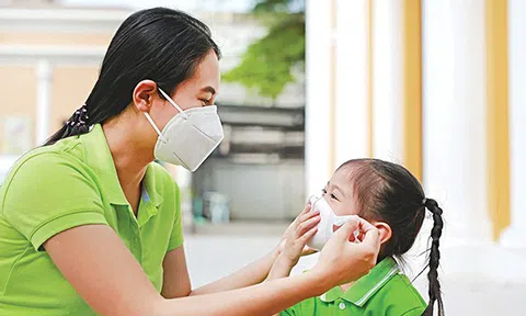 Bí quyết hỗ trợ con trẻ vượt qua giai đoạn ở nhà