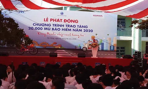 Phát động chương trình tặng 20.000 mũ bảo hiểm